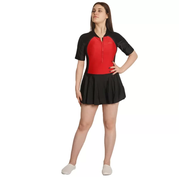 ملابس سباحة مع تنورة للنساء