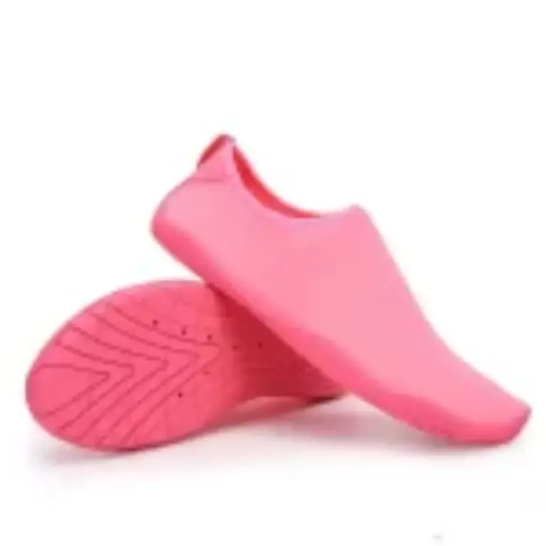 حذاء سباحة
