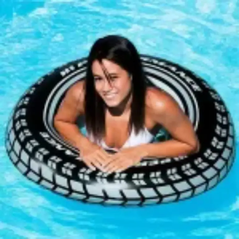 عجل سباحة كبير الحجم